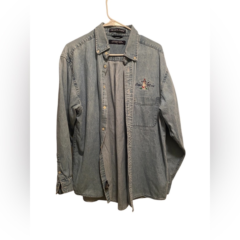 Devon & Jones Durango Denin Cape May button down. Size L. Good condition
